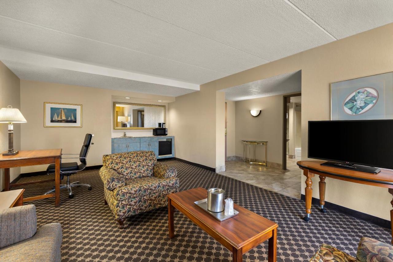 Hotel Rl Cleveland Airport West นอร์ธโอล์มสเตด ภายนอก รูปภาพ