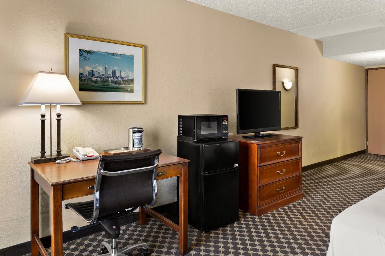 Hotel Rl Cleveland Airport West นอร์ธโอล์มสเตด ภายนอก รูปภาพ